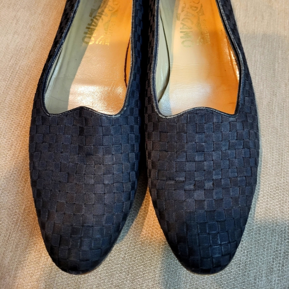 Vintage Salvatore Ferragamo 6.5/ 7 Black Flats